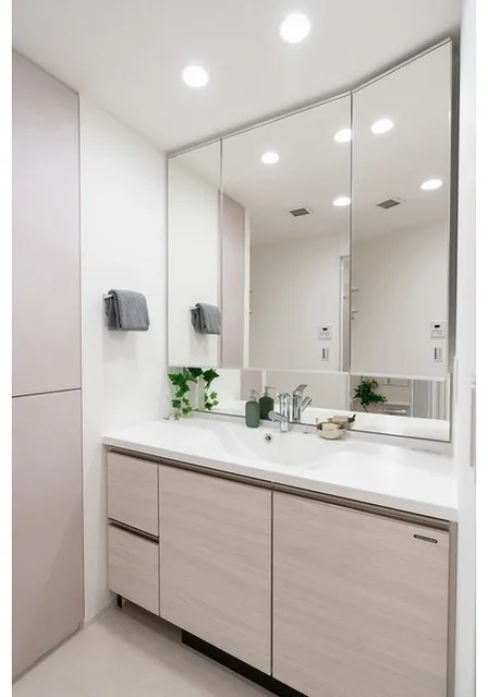 Comforia Takenotsuka East - Interior - ["Bathroom Sink", "Interior design", "Cabinetry"]