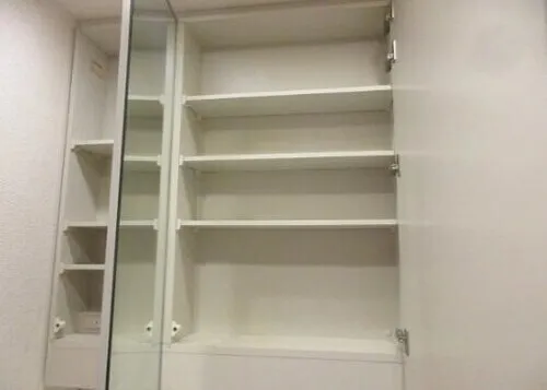 Itopia Oshima Station Coat - Interior - ["Shelving", "Shelf", "Cupboard"]