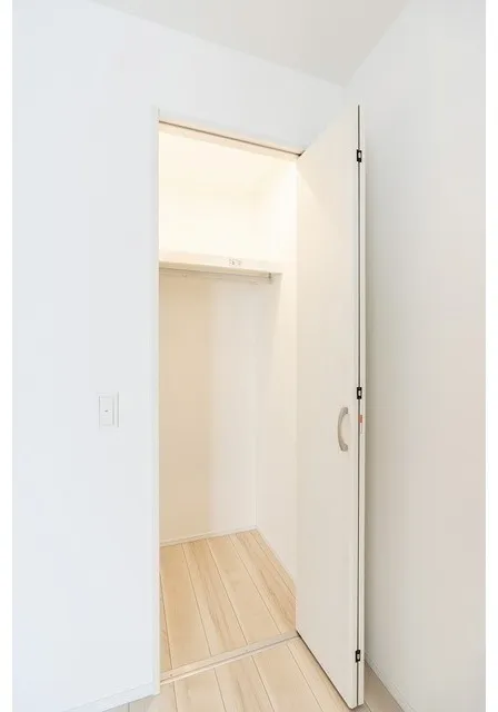 Grand Casa Oji II - Interior - ["Flooring", "Wall", "Wood"]