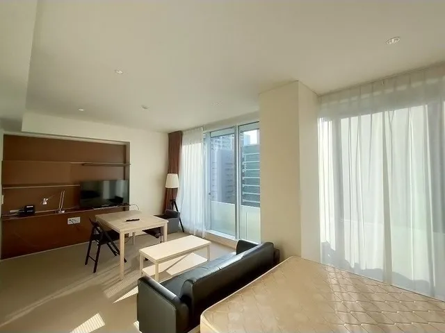 Frontier Residence The Tower Shinagawa - Design - ["Building", "Couch", "Window"]