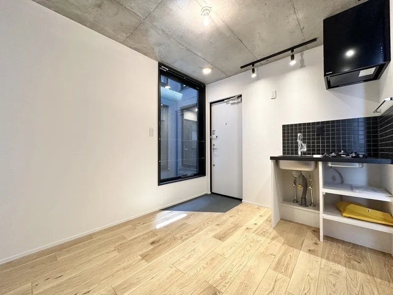Trias253 - Interior - ["Ceiling", "Flooring", "Floor"]