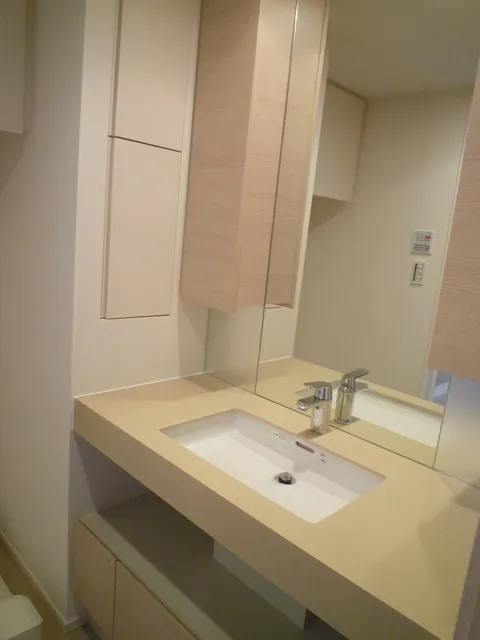 Park Habio Shibuya Kamiyamacho - Interior - ["Mirror", "Cabinetry", "Tap"]