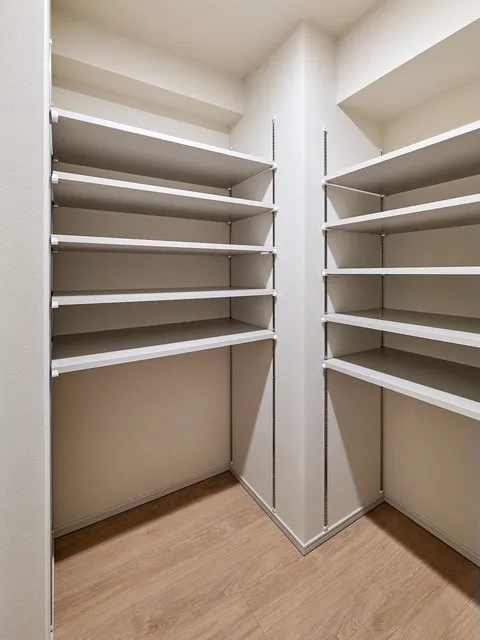 Baus Flats Kuramae - Interior - ["Wood", "Shelving", "Shelf"]