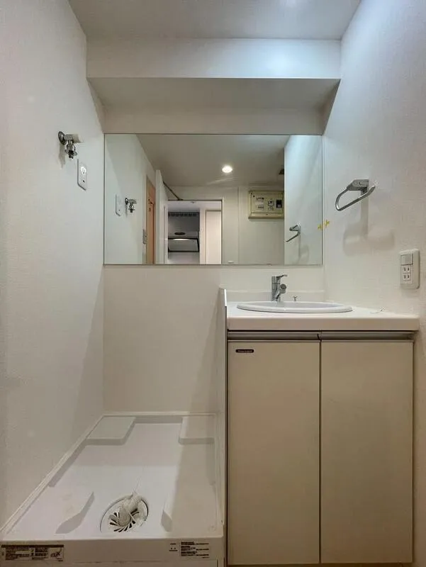 BluRock Toyosu - Interior - ["Plumbing fixture", "Flooring", "Floor"]
