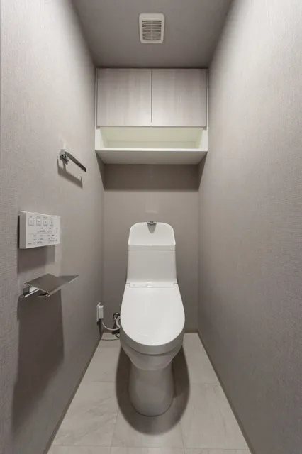 Terra Silk Forest - Interior - ["Toilet seat", "Toilet", "Flooring"]