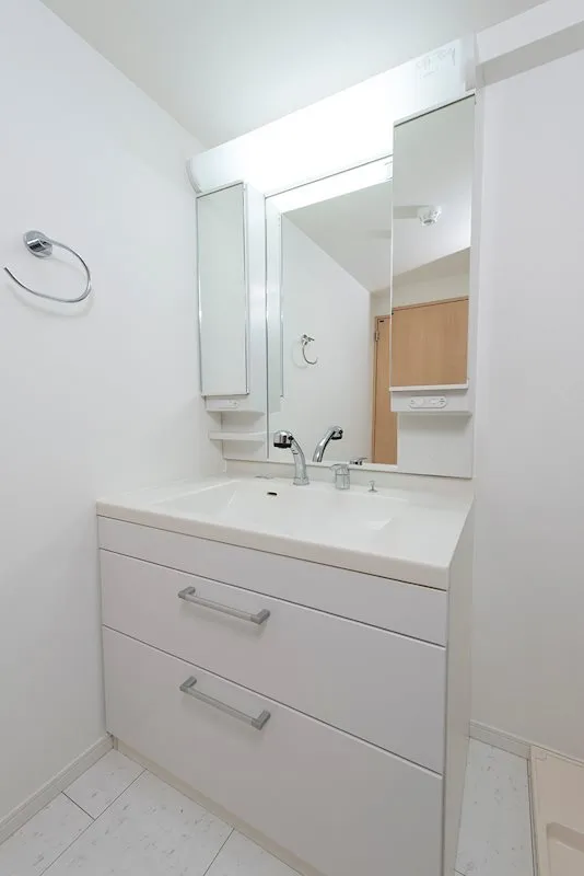 Residia Shibaura - Interior - ["Bathroom cabinet", "Mirror", "Cabinetry"]