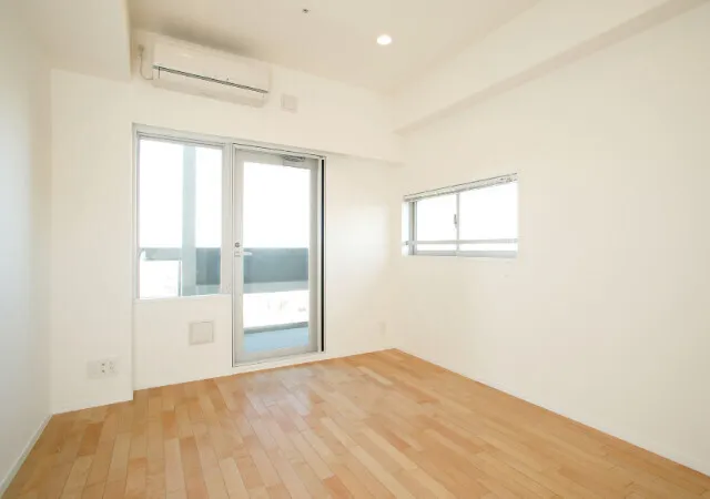 Castalia Otsuka - Interior - ["Window", "Building", "Fixture"]