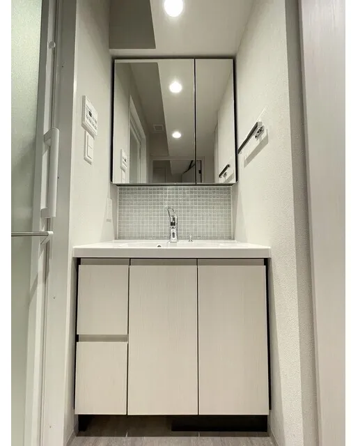 Season Flats Omorinishi - Interior - ["Flooring", "Floor", "Bathroom cabinet"]