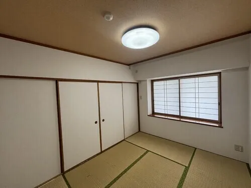 Lions Plaza Uguisudani - Interior - ["Wall", "Flooring", "Ceiling"]