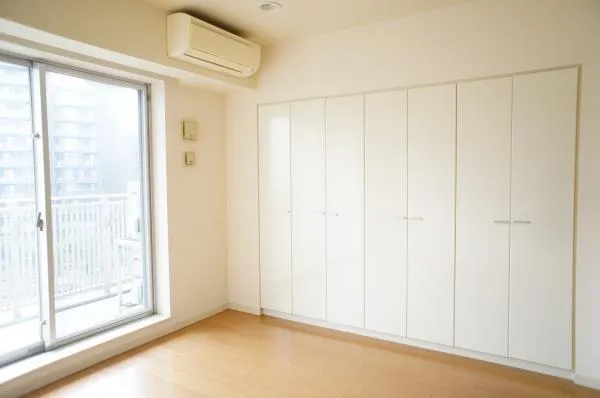 Brillia Ist Sangenjaya Ivy Terrace - Interior - ["Window", "Fixture", "Door"]