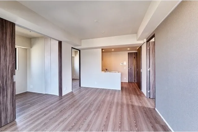 Lefon Progres Akabane Marks - Interior - ["Floor", "Flooring", "Ceiling"]