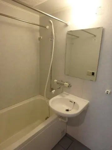 Prime Urban Nihonbashi Kayabacho - Interior - ["Plumbing fixture", "Bathroom", "Flooring"]
