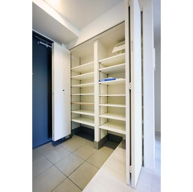 HF Ueno Residence EAST - Interior - ["Door", "Fixture", "Shelf"]