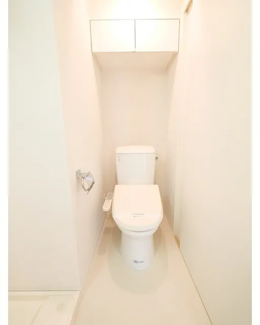 Comforia Omoricho - Interior - ["Toilet seat", "Plumbing fixture", "Bathroom"]