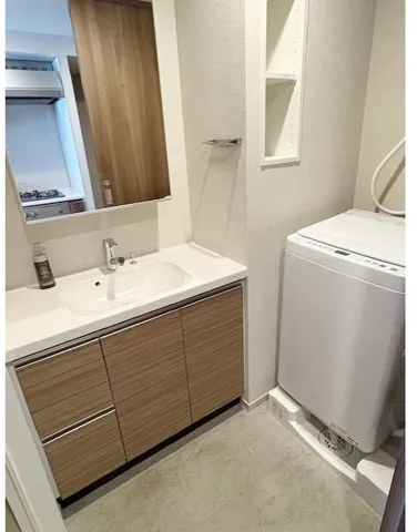 Makes Design Shiba Park - Interior - ["Flooring", "Floor", "Sink"]