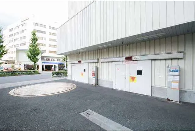 Comforia Shibaura Bauhaus - Other - ["Composite material", "Concrete", "Sidewalk"]