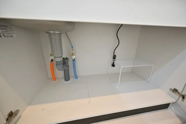 The Residence Nihonbashi - Interior - ["Electrical cable", "Plumbing", "Cleanliness"]