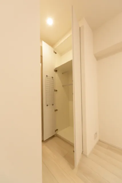 Rise Yoyogi III - Interior - ["Building", "Wood", "Interior design"]
