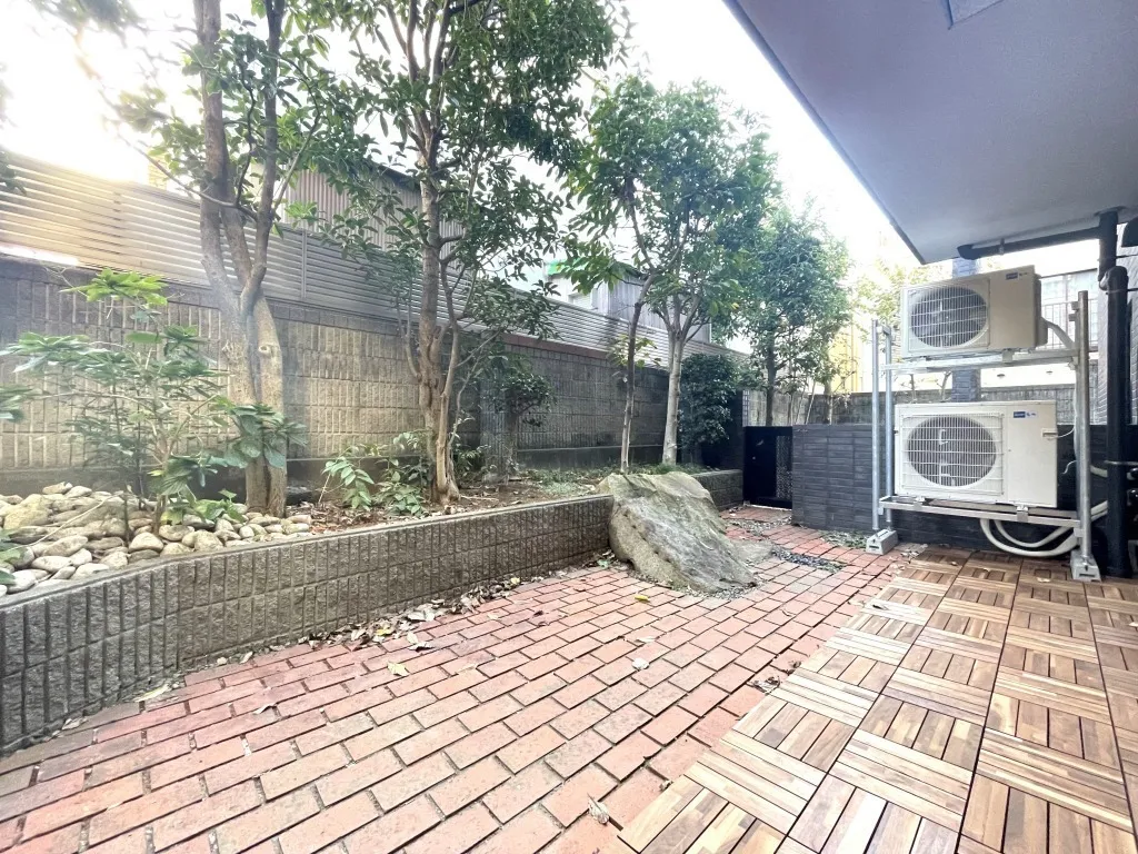 Jingumae House B1F, 1F