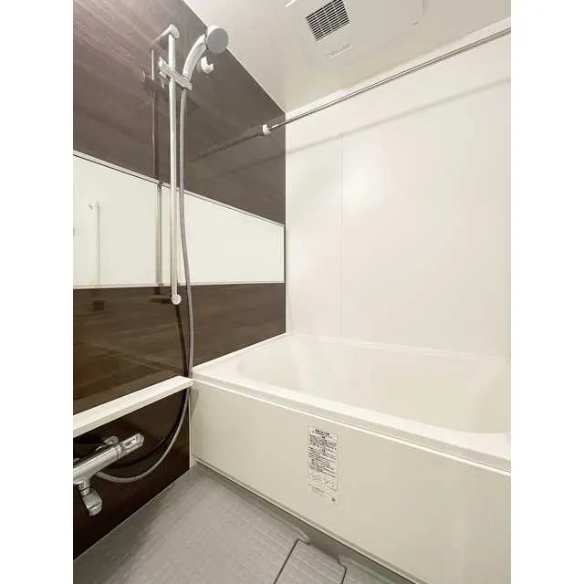 Zinnia Asakusa - Interior - ["Bathtub", "Plumbing fixture", "Building"]