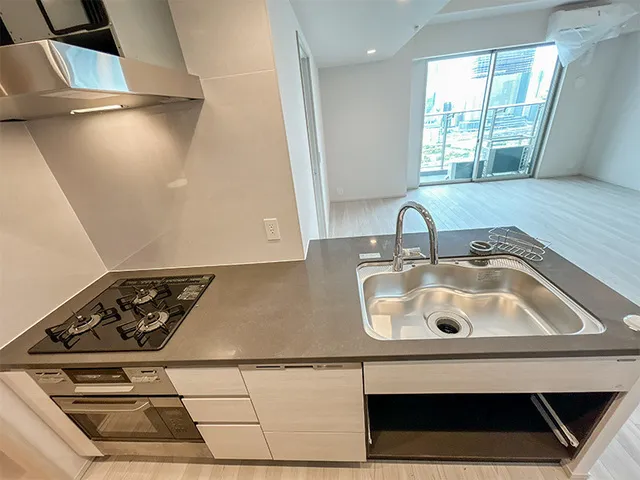 Royal Parks Shinagawa - Interior - ["Kitchen sink", "Tap", "Cabinetry"]