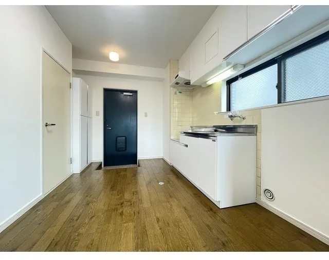 YMT Place I - Interior - ["Flooring", "Floor", "Ceiling"]