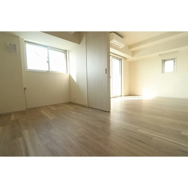 Comforia Shin-Nakano - Interior - ["Wood", "Fixture", "Window"]