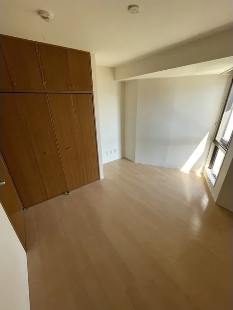The Crest - Interior - Interior view 7 Same type floor room photos *Current status will be given priority
