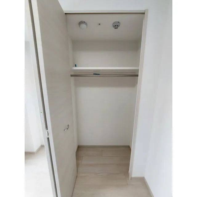 In Front Of Primal Nishi-Ojima Station - Interior - ["Fixture", "Shelving", "Rectangle"]
