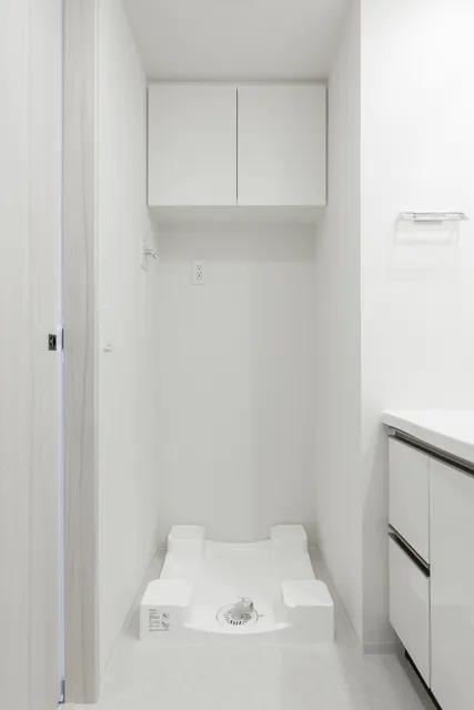 Terrace Okachimachi - Interior - ["Cabinetry", "Interior design", "Floor"]