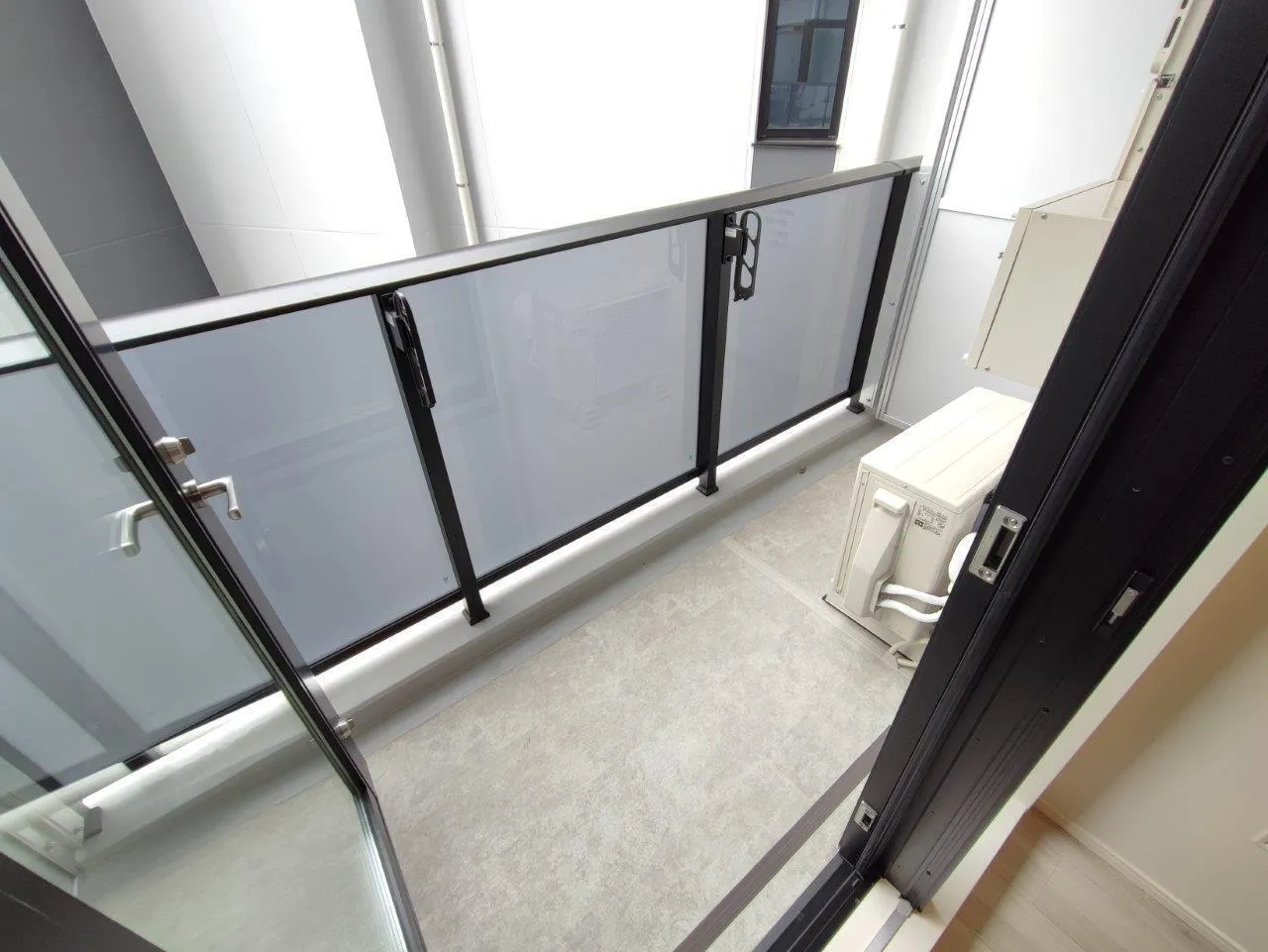 Cross Residence Takadanobaba - Interior - ["Floor", "Glass", "Apartment"]