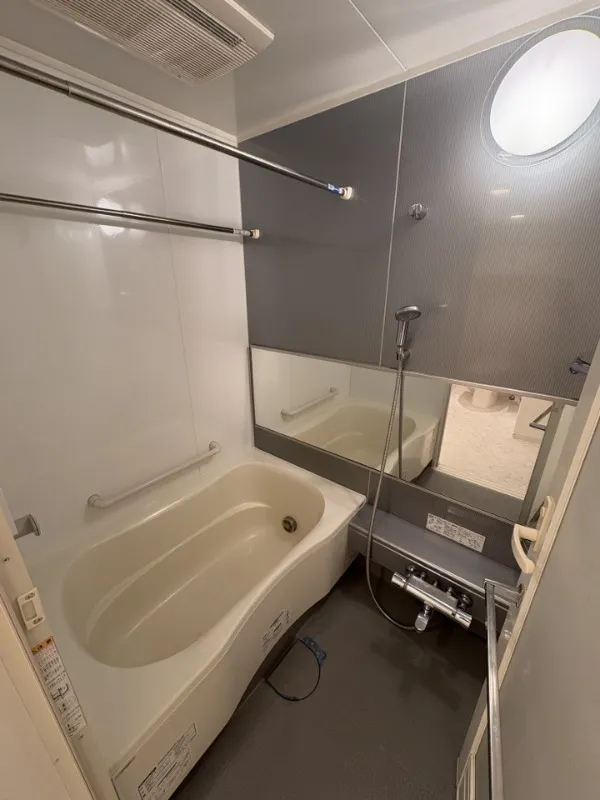 Residia Tsukiji - Interior - ["Plumbing fixture", "Flooring", "Floor"]