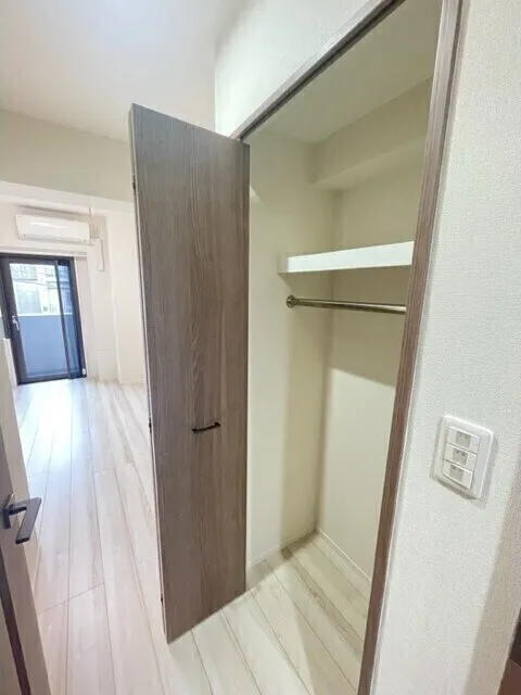 BPR Residence Oyama - Interior - ["Building", "Wood", "Fixture"]