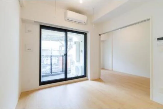 Matsuba - Interior - ["Window", "Building", "Fixture"]
