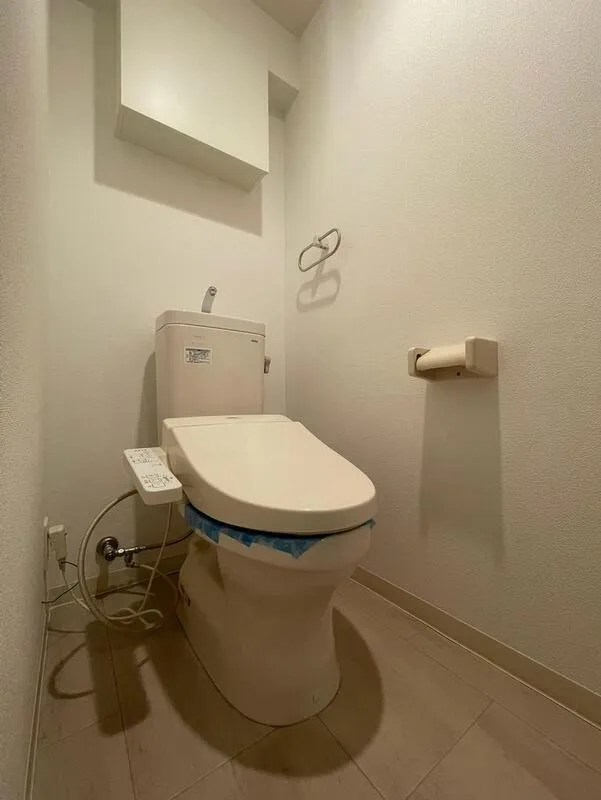 Esmore Morishita - Interior - ["Plumbing fixture", "Flooring", "Bathroom"]