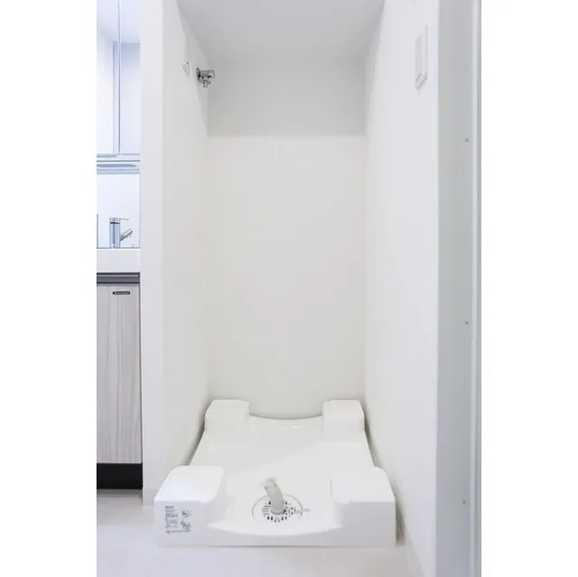 Comforia Live Nishikasai - Interior - ["Fixture", "Rectangle", "Door"]