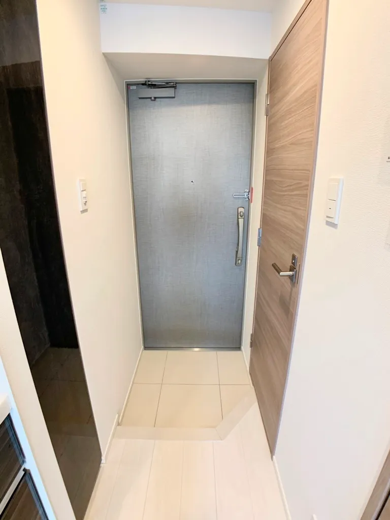 Gran Casa Sumiyoshi - Interior - ["Fixture", "Handle", "Door"]