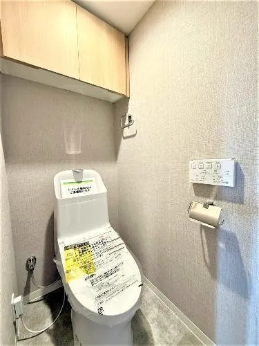 Rene Warabi Building No. 2, Room 807