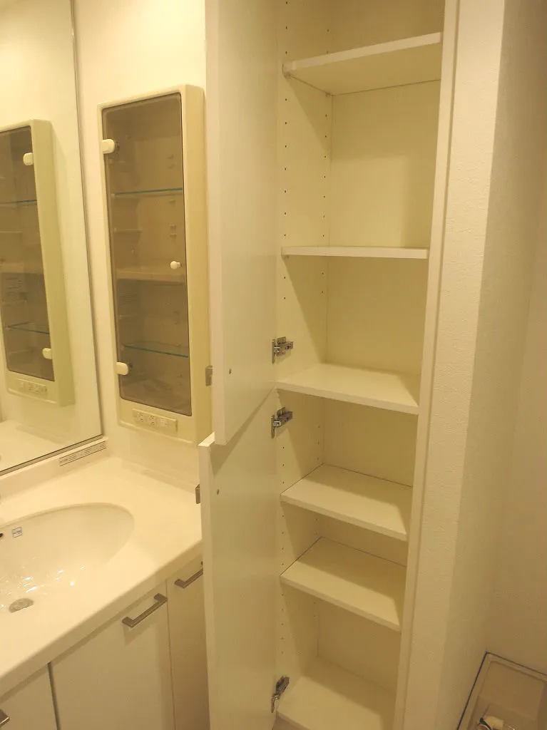 HF Ginza Residence EAST - Interior - ["Mirror", "Cabinetry", "Furniture"]