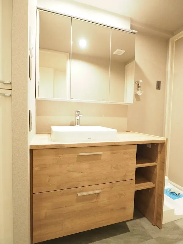 Residia Tower Kamiikebukuro (Tower Building) - Interior - ["Bathroom Sink", "Flooring", "Plumbing fixture"]