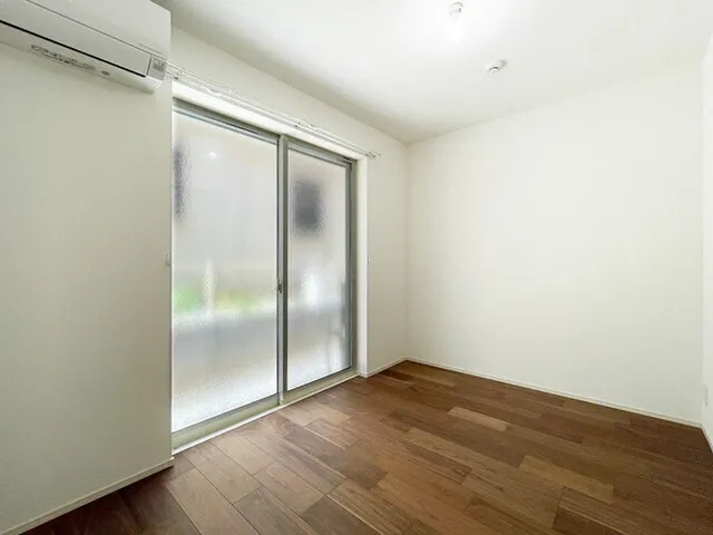 Covent Garden - Interior - ["Flooring", "Wood flooring", "Floor"]