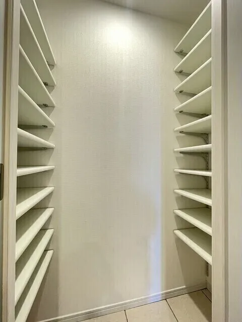 Comforia Liv Ueno - Interior - ["Wood", "Shelving", "Shelf"]