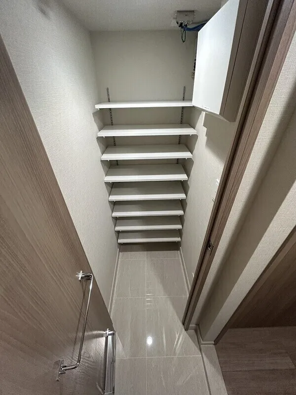 Blanchiesta Kiba - Interior - ["Ceiling", "Silver", "Design"]