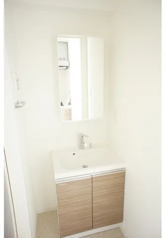 Latierra Toritsu Daigaku - Interior - ["Flooring", "Floor", "Plumbing fixture"]