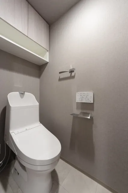 Terra Silk Forest - Interior - ["Toilet seat", "Flooring", "Toilet"]