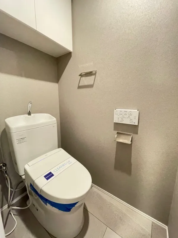 Residia Bunkyo Hongo - Interior - ["Plumbing fixture", "Toilet seat", "Toilet"]
