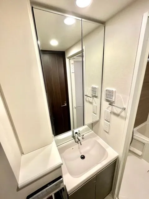 RESIDIA Monzen-Nakacho Place - Interior - ["Floor", "Flooring", "Interior design"]