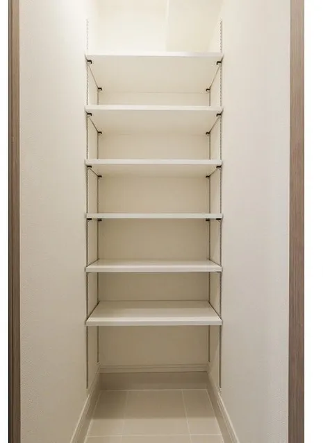 BPR Residence Oshima - Interior - ["Shelving", "Shelf", "Wood"]