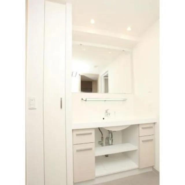 Park Axis Toyosu - Interior - ["Cabinetry", "Furniture", "Mirror"]