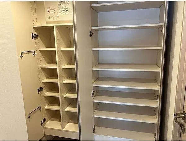 The Park Habio Meguro Place - Interior - ["Shelving", "Shelf", "Closet"]